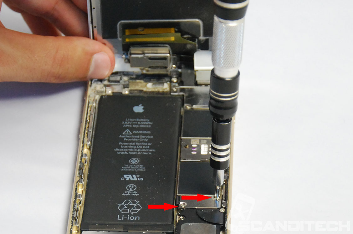 iPhone 6S battery replacement guide - Removing battery metal cover