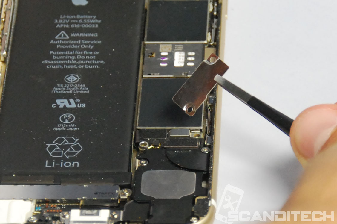 iPhone 6S battery replacement guide - Removing battery metal cover - 1