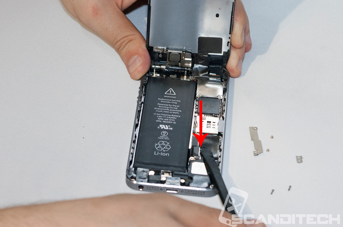iPhone 5S/5C battery replacement guide -  Battery connector removal - 1