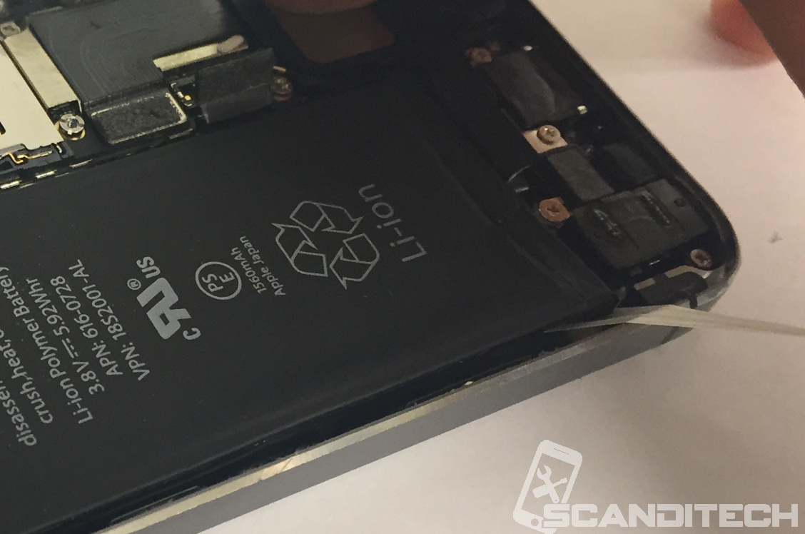 iPhone 5S/5C battery replacement guide - Recommended battery removal -3