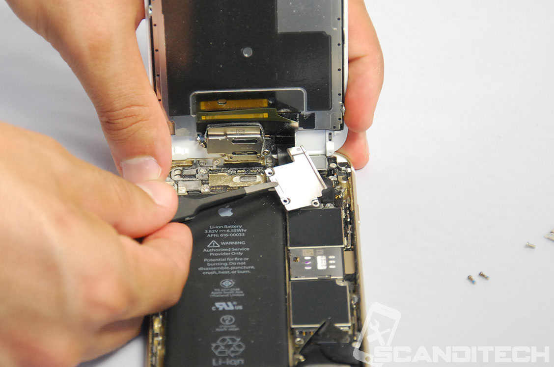 iPhone 6S battery replacement guide - Removing screen cables metal cover