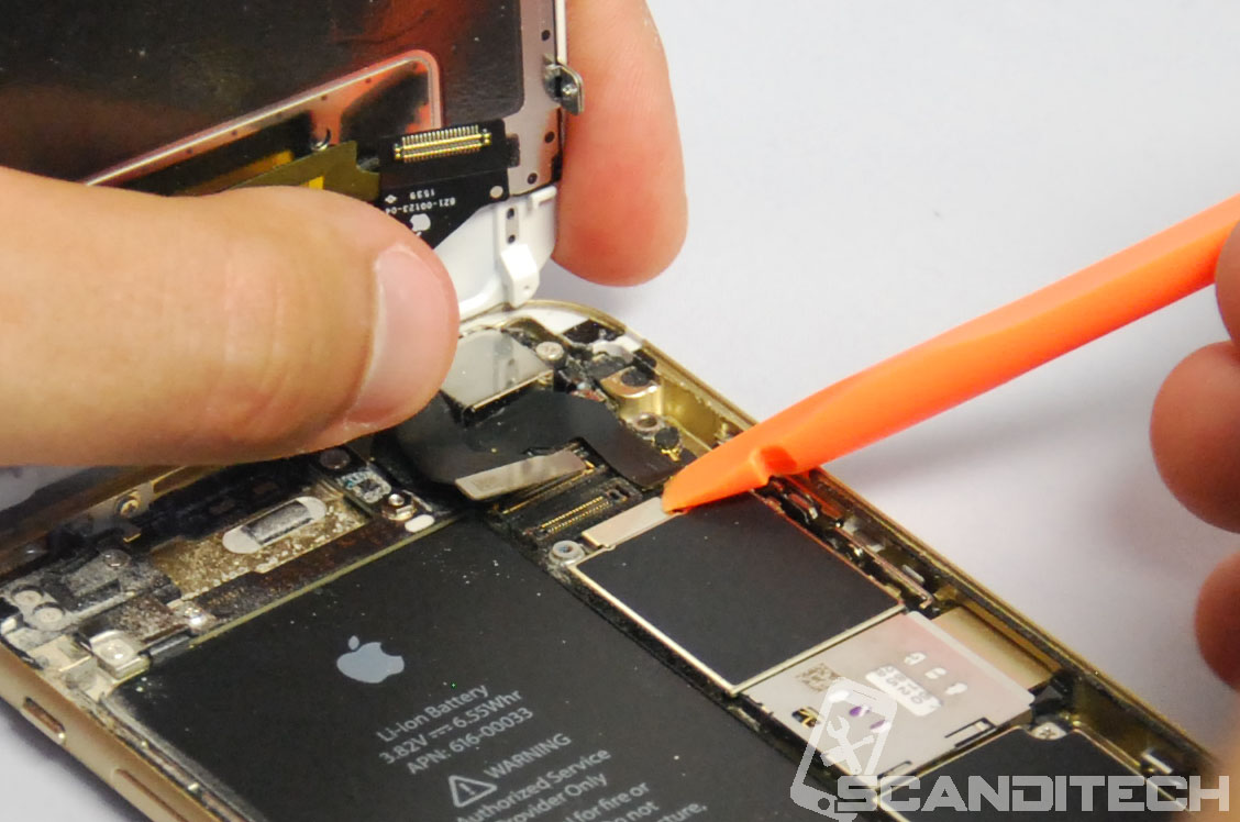 iPhone 6S battery replacement guide - Disconnecting phone screen cables - 4
