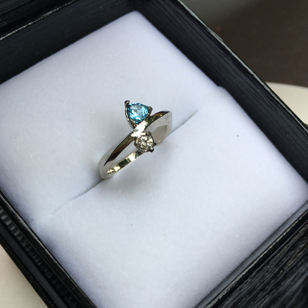 Custom made engagement ring mobious bandring
