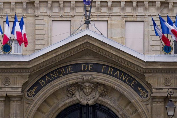 aller à la banque pour deposer echanger sa monnaie