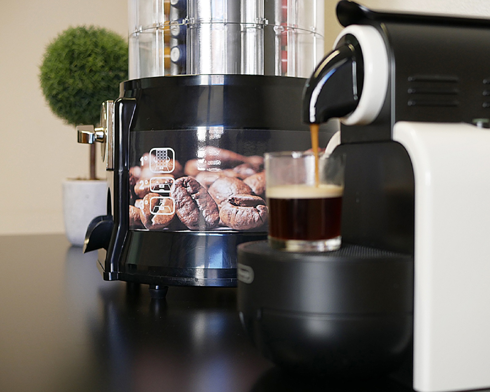 distriuteur de capsules et machine à café