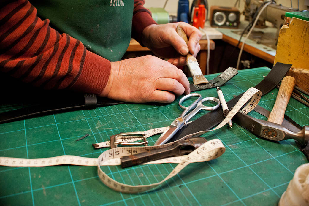 Schuhreparatur von erfahrenen Schuhmachern Professionelle Schuhreparatur vom Profi