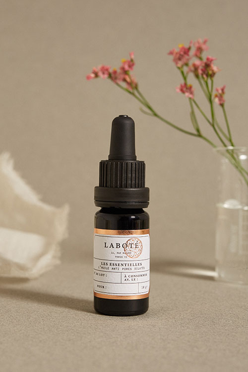 L'huile contre les pores dilatés huile essentielle pour les pores dilatés
