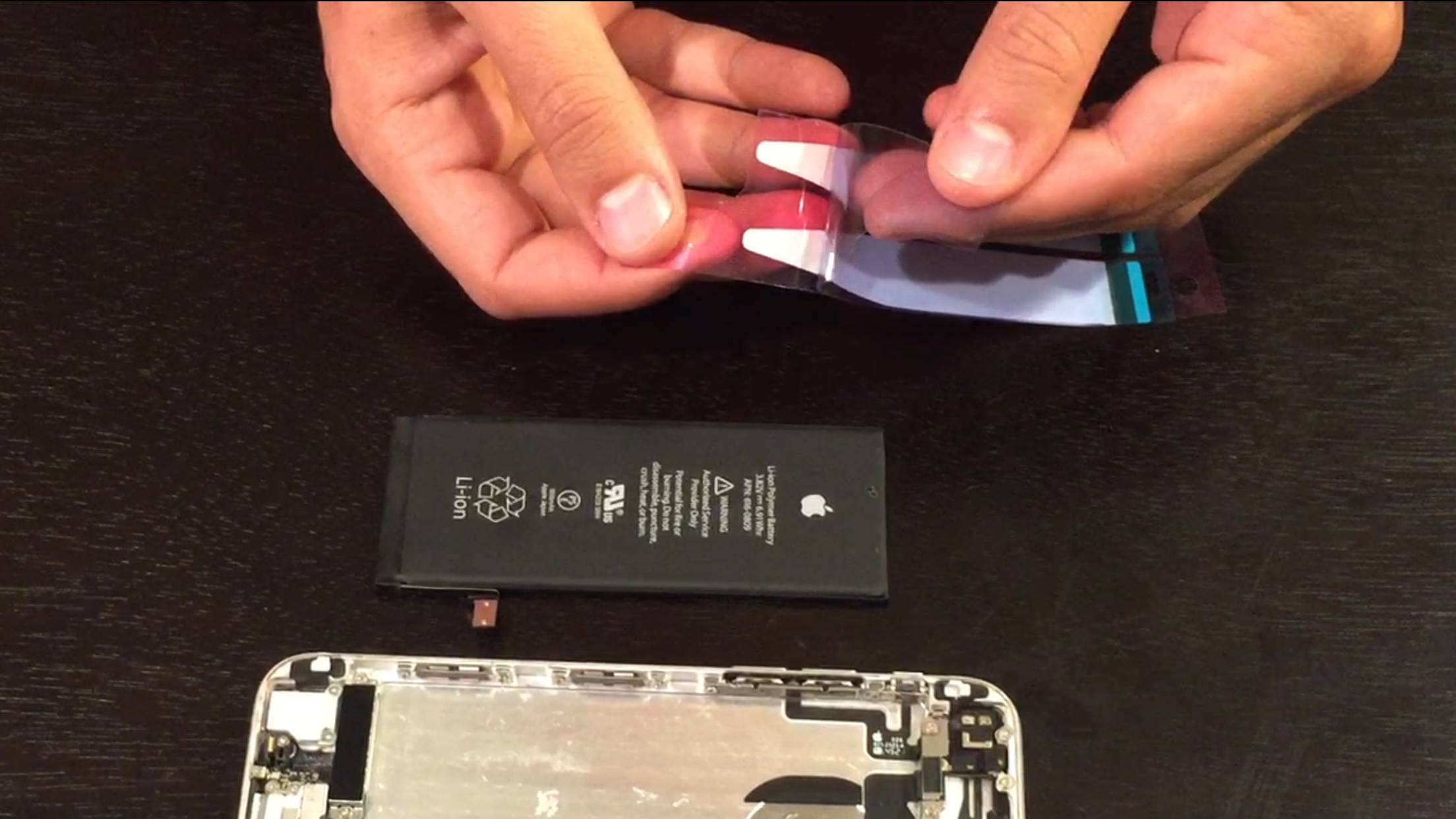 iPhone 5S/5C battery replacement guide - Positioning the adhesive - 1