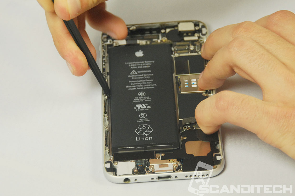 iPhone 6/6+ battery replacement guide - Prying out the battery - 2