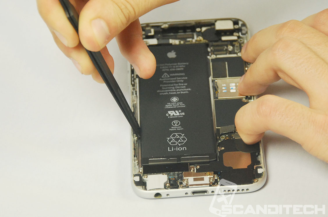 iPhone 6/6+ battery replacement guide - Prying out the battery - 1