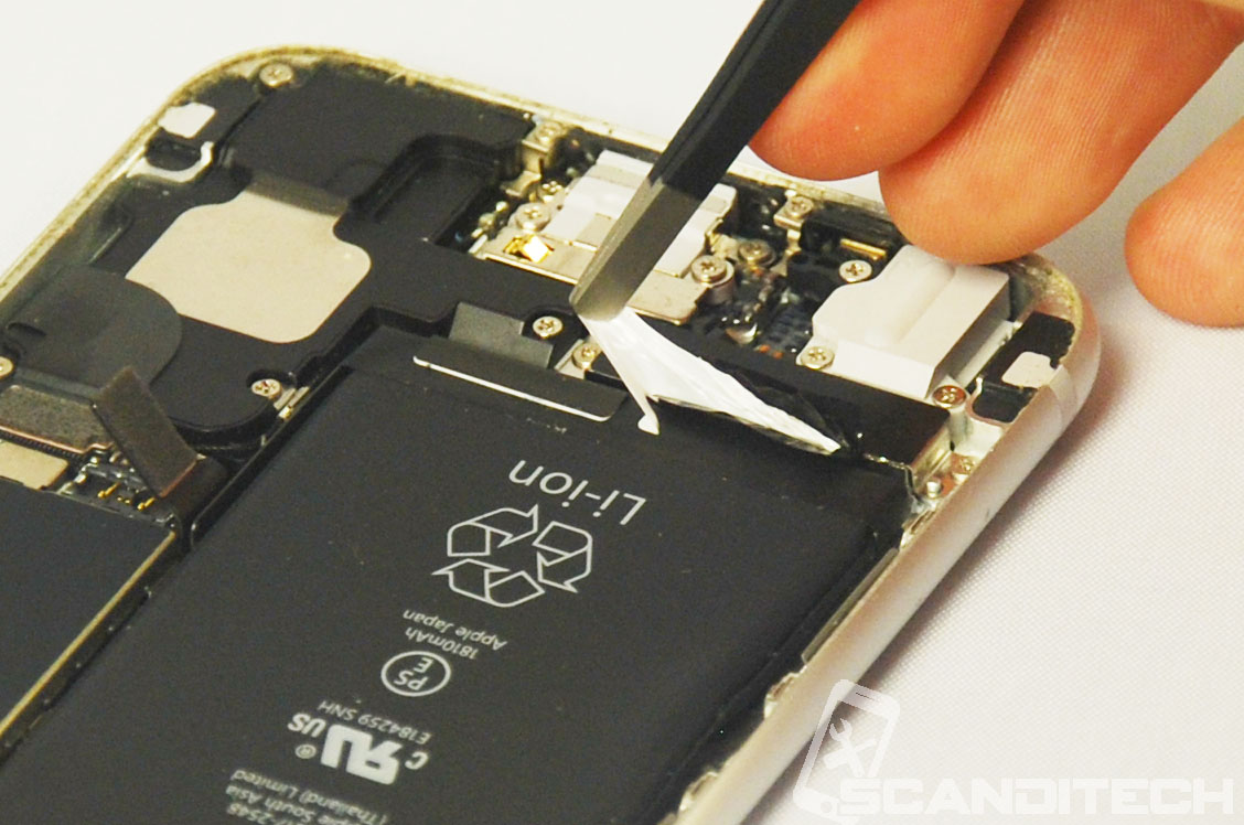 iPhone 6/6+ battery replacement guide - Removing adhesives - 3
