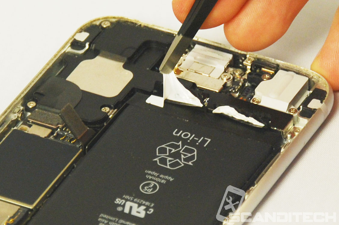 iPhone 6/6+ battery replacement guide - Removing adhesives - 4