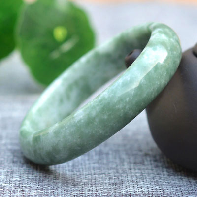 Guizhou Jade Imitation Guizhou Jade Bangle imitating a Jadeite bangle