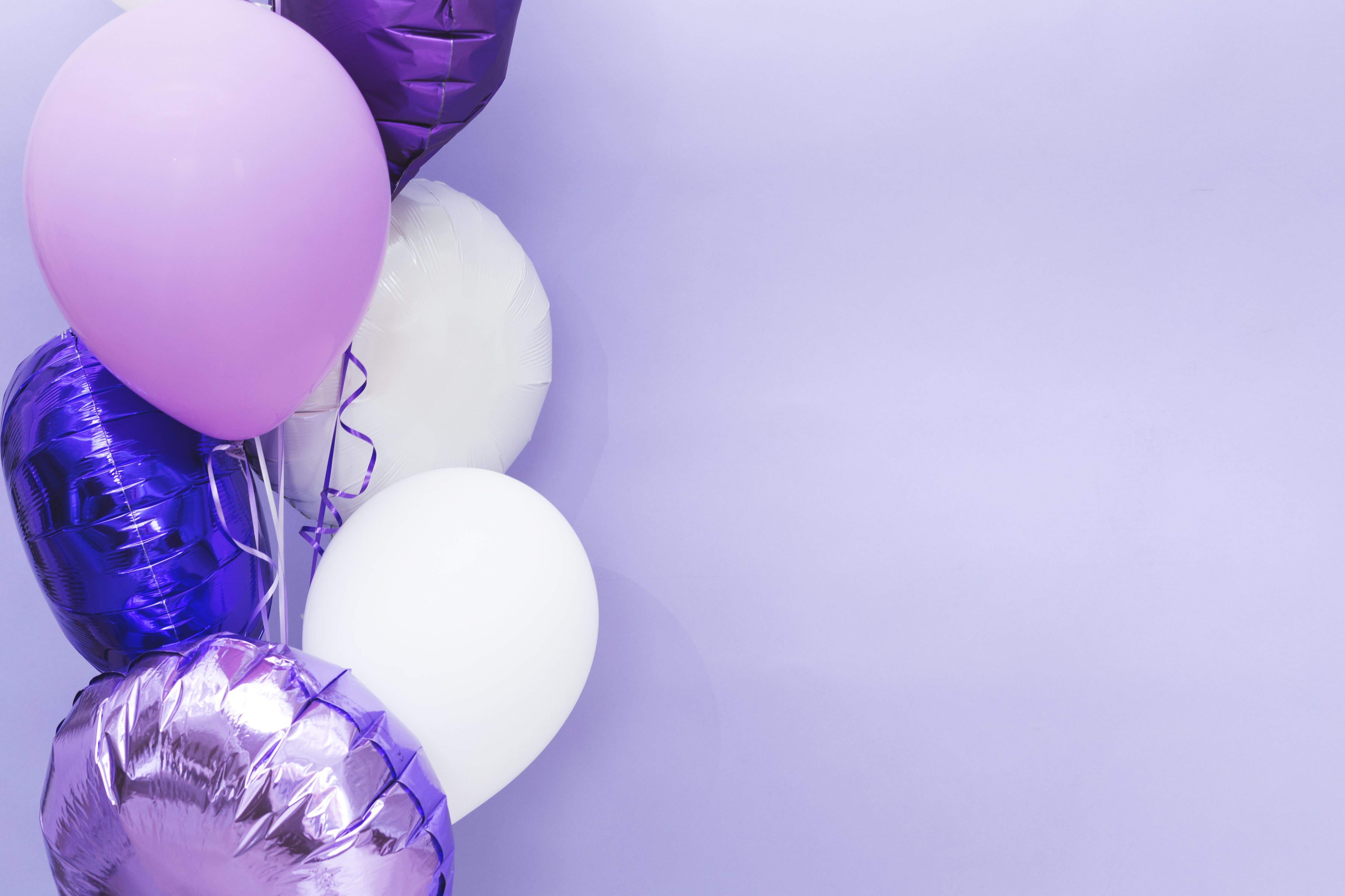 Воздушные шары прайс. Фон с воздушными шарами. Праздничный фон с шарами. Воздушные шары. Фиолетовые воздушные шары.
