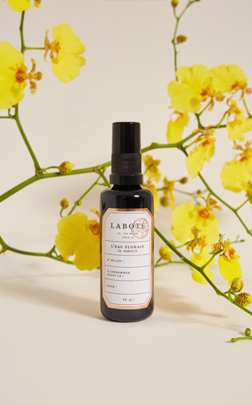 eau florale de romarin - cosmétique sur-mesure eau florale pour peau grasse