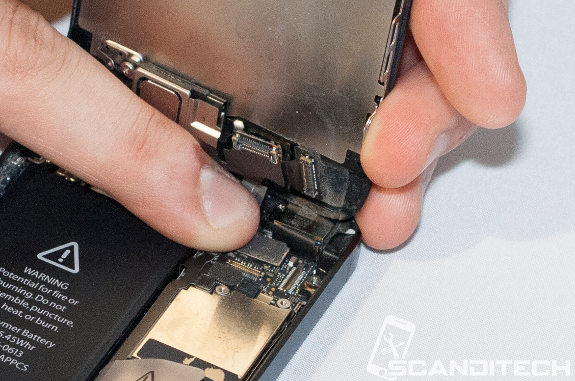 iPhone 5 battery replacement guide - Reinstalling the phone screen assembly.